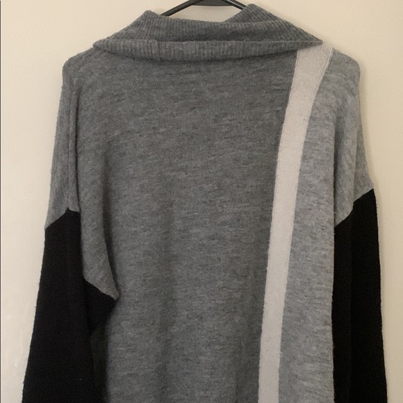 Chic Sweater - Picture 2 of 3